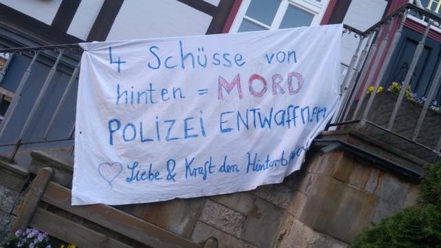 Die Aktivist/innen forderten eine lückenlose Aufklärung und kritisierten die Polizei