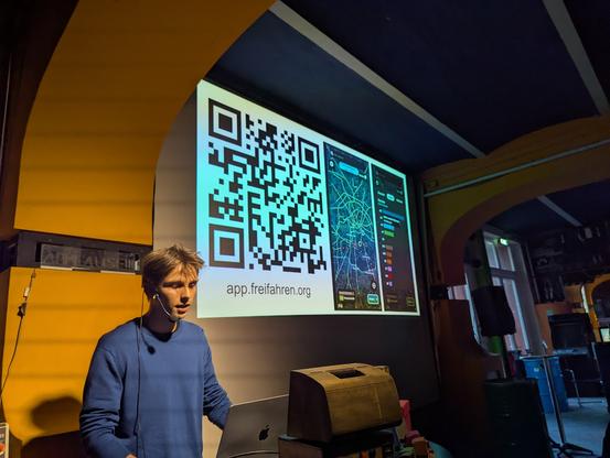 QR-code and screenshots of the website on mobile phone