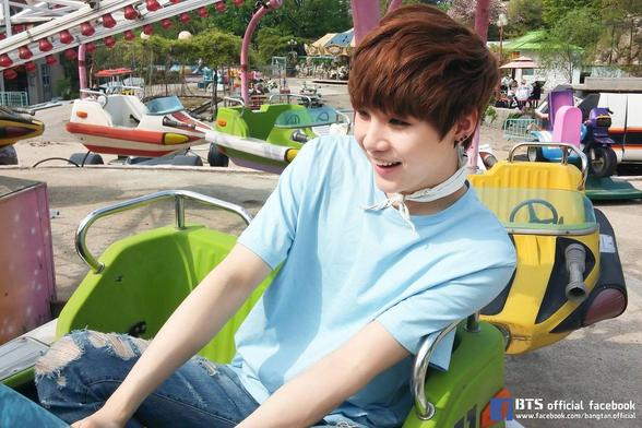 Yoongi rides at Yongma Land!