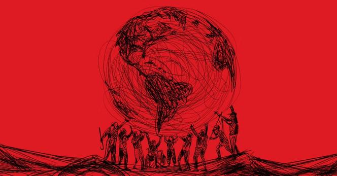 un fond rouge chaotique avec un grand contour noir gribouillé du globe (centré sur les Amériques) soulevé par un groupe diversifié de travailleurs en silhouette. Les personnages sont dessinés avec des lignes énergiques et expressives - certains levant le poing, d'autres avec des outils ou des cannes, l'un d'eux en fauteuil roulant - symbolisant le pouvoir collectif, l'unité et la résistance.
