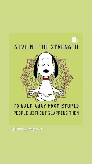 Snoopy meditiert vor einem Mandalka in grün.
Text: give me the strength to walk away from stupid people without slapping them