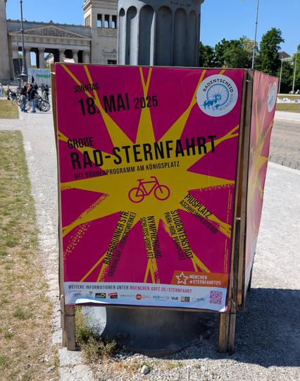 Plakat am Königsplatz in München mit Informationen zur ADFC Sternfahrt am 18.5.2025
