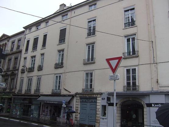 Immeuble à #Lyon (#Rhône) Façade et toiture : inscription par arrêté du 7 mars 1941.
Suite 👉 https://monumentum.fr/monument-historique/pa00117860/lyon-immeuble
#Patrimoine #MonumentHistorique
Photo CC-BY-SA 4.0 : DamTESC