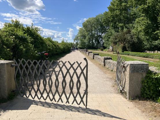 Gedenkort Untergang u.a. des Schiffes Cap Arcona
Radweg