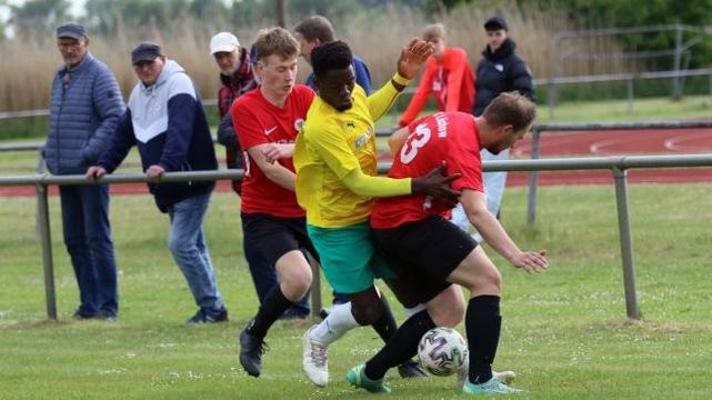 In der 1. Fußball-Kreiskkasse verliert der TuS Woltersdorf erstmals seit Mitte November und gibt Platz eins ab – MTV siegt in Lüchow