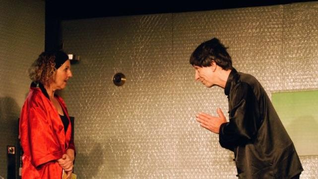 Die Freie Bühne Wendland feierte auf der Sommerbühne in Diahren die Premiere von "LEM – Roboter und andere Menschen"