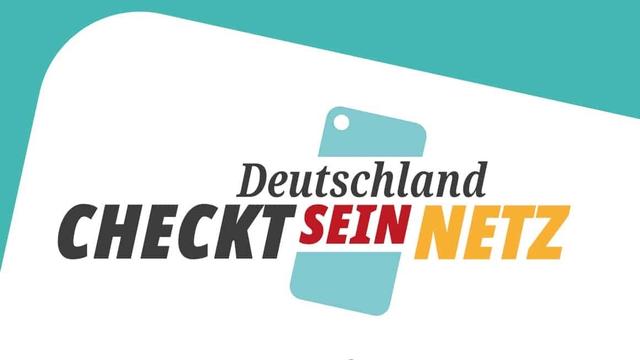 Banner mit Schriftzug „Deutschland checkt  sein Netz“.