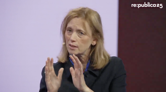 Karin Prien auf der Bühne der re:publica 2025