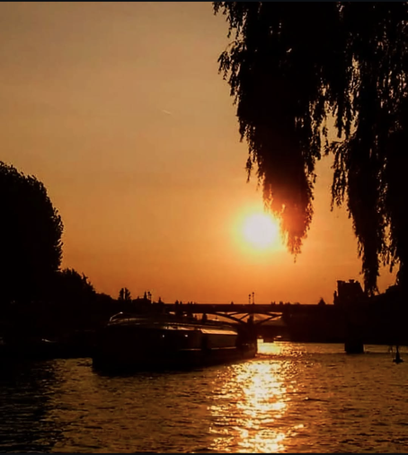 À sunset on the Seine 🌅