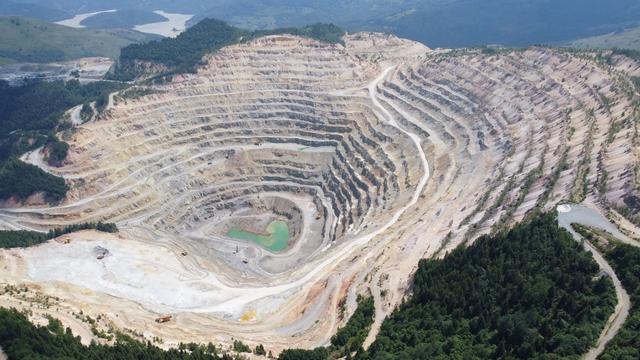 Rosia Poieni copper mine, near Rosia Montana, western Romania. | IONUT IORDACHESCU (AFP / GETTY IMAGES) Rosia Poieni copper mine, near Rosia Montana, western Romania. | IONUT IORDACHESCU (AFP / GETTY IMAGES)