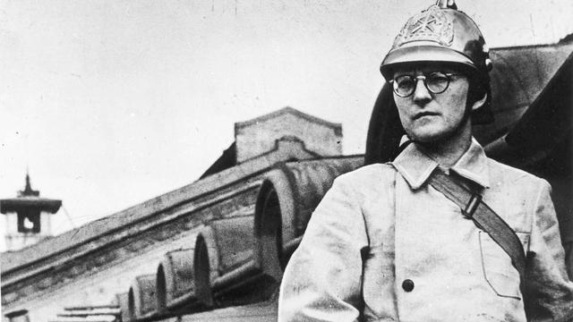 Der Komponist Dmitri Shostakovich in Militäruniform. Der Komponist Dmitri Shostakovich in Militäruniform.
