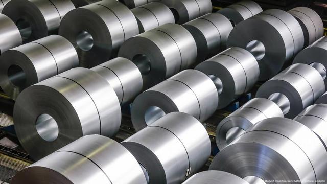 Steel coils the steel mill of ThyssenKrupp Steel Europe, Duisburg, Germany | Image: Rupert Oberhäuser/IMAGO/picture alliance