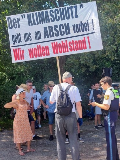 Der Klimaschutz geht uns am Arsch vorbei. Wir wollen Wohlstand. 