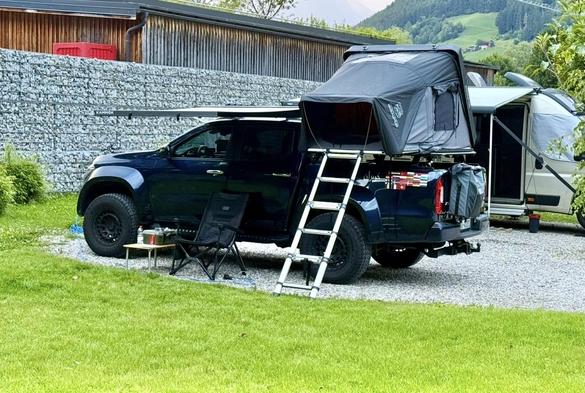 Pick-up mit Dachzelt